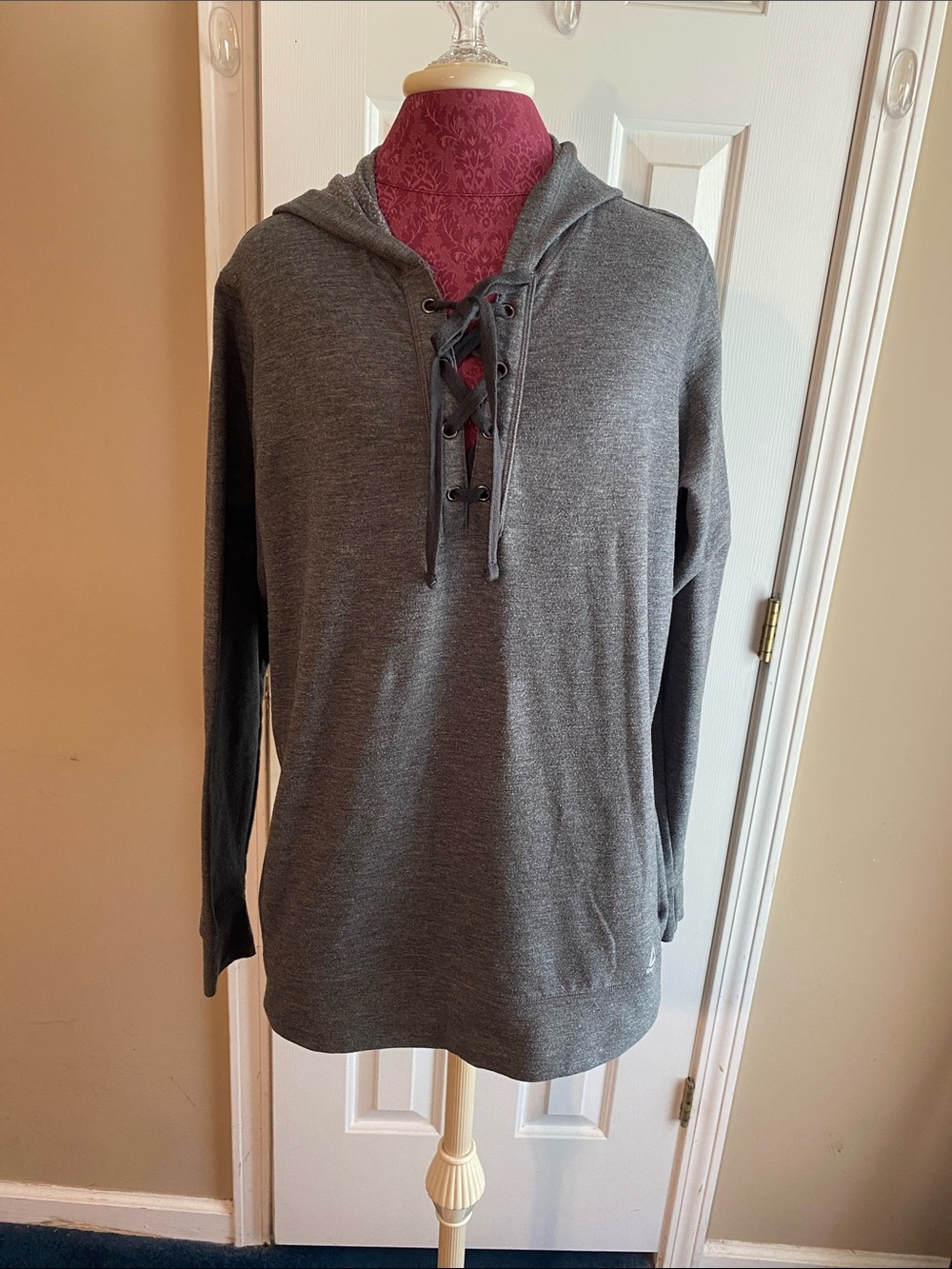 Reebok  Lace-Up Hooded Long-Sleeve Shirt - Gray XL with Pockets Causal Wear